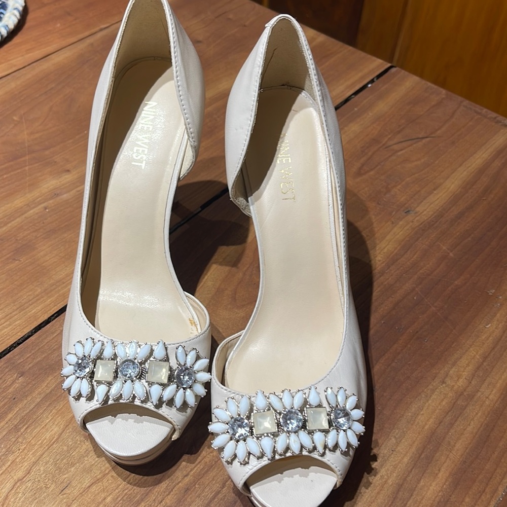 Pumps - Picture 1 of 4